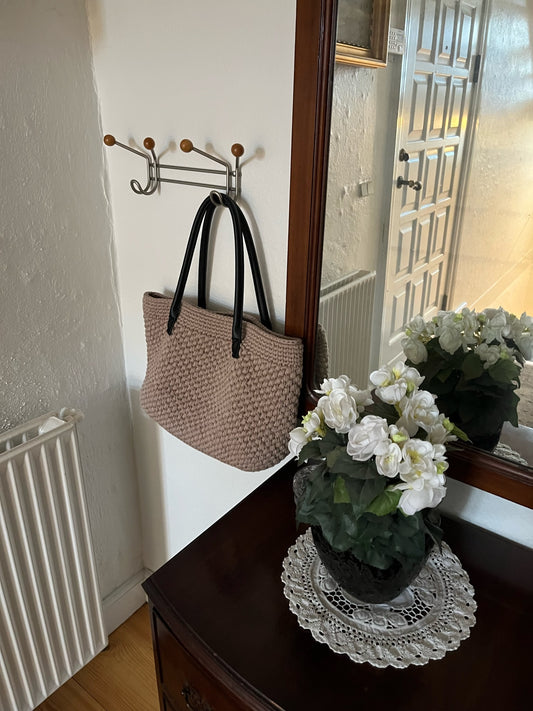 Taske m. læderbund og håndtag